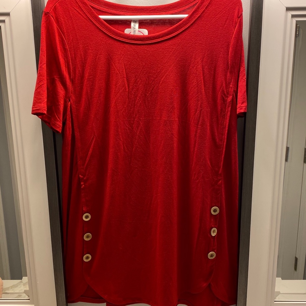 Unfitted shirt. (Unused)